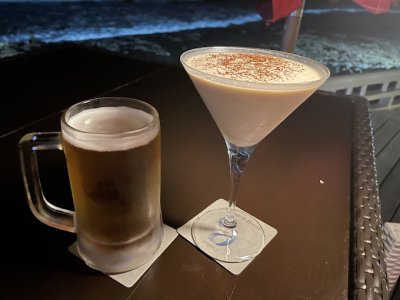 Raalhu Bar - (Surfers' Bar)